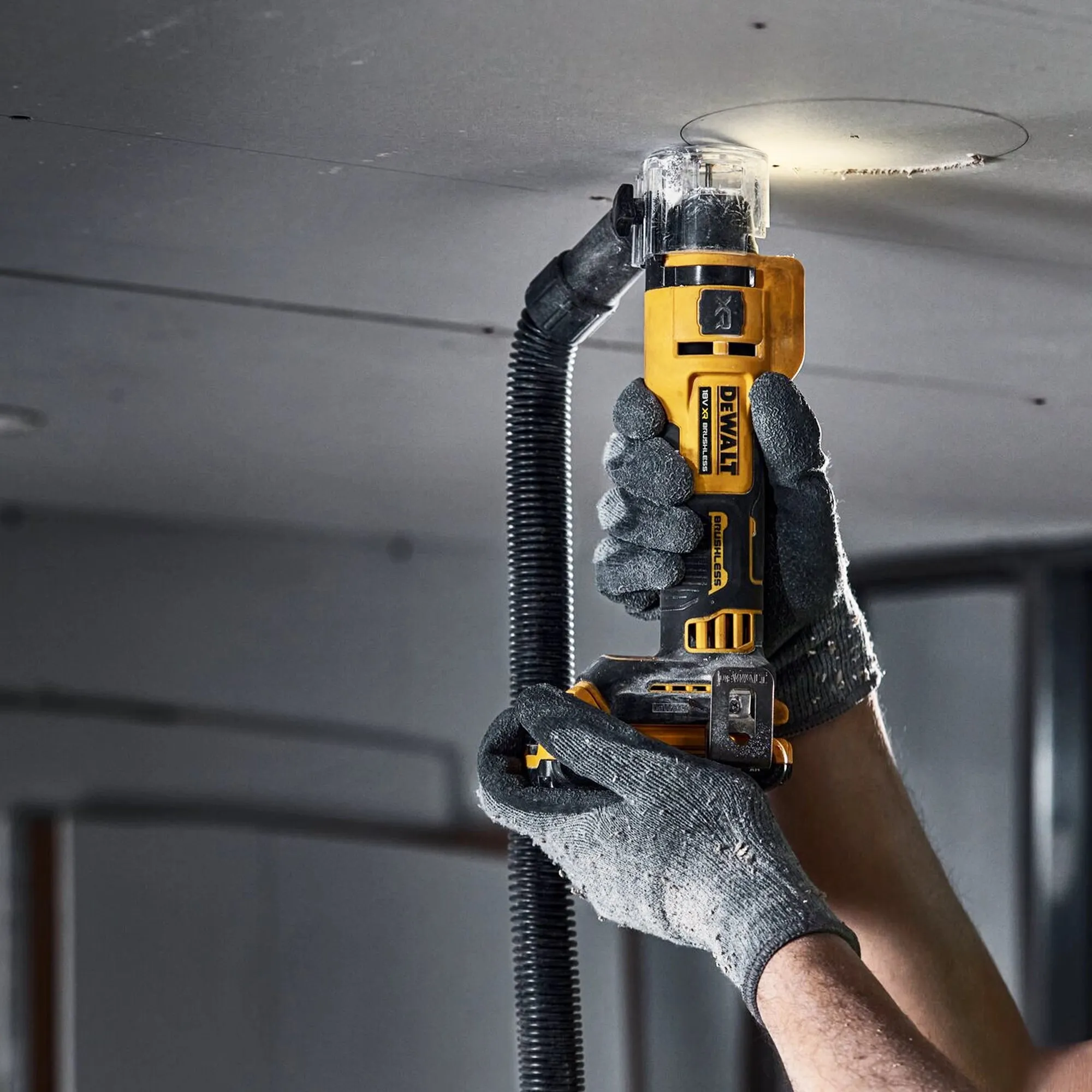 Coupe-plaques de plâtre Dewalt DCE555N-XJ 18V