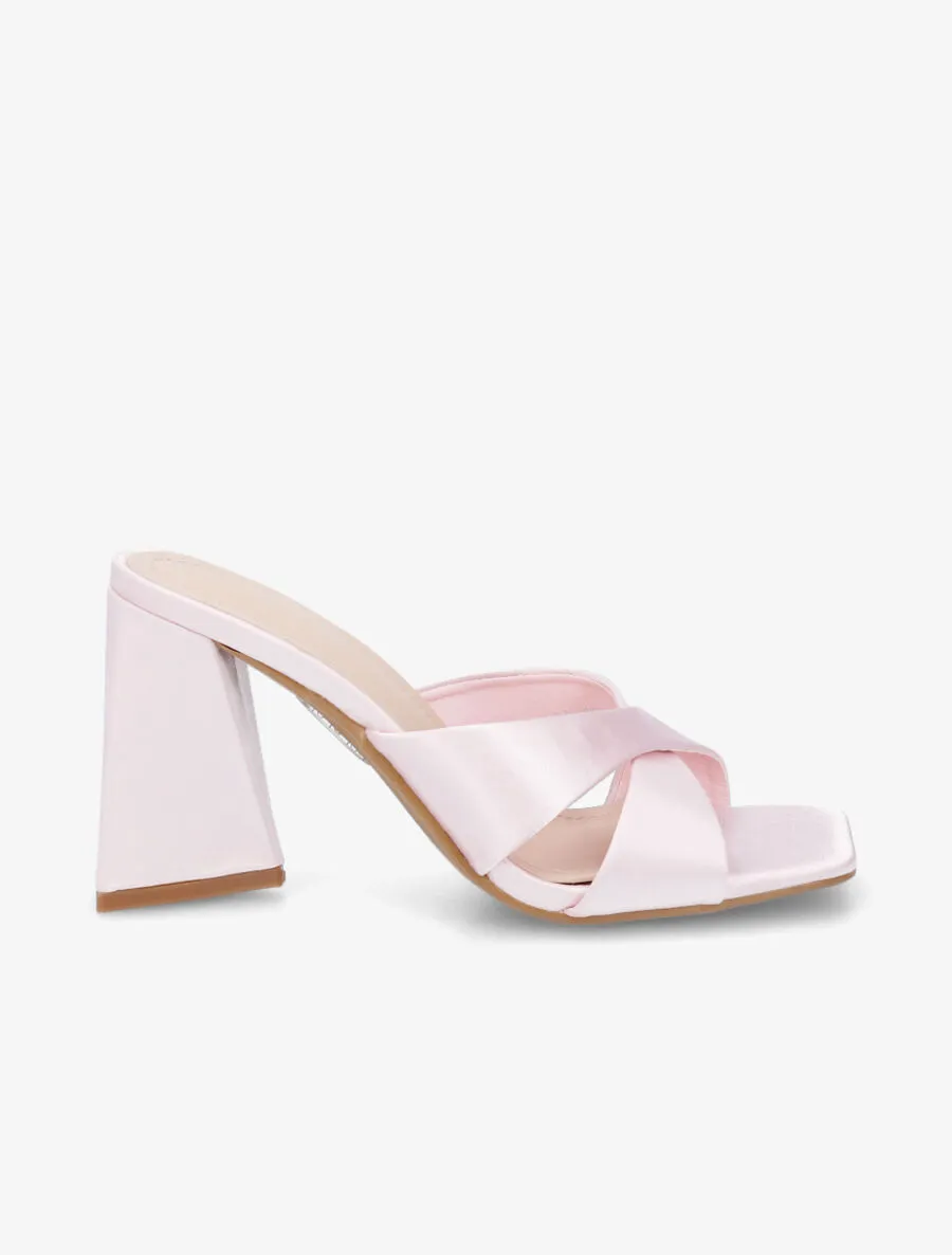 Mules à talon triangulaire