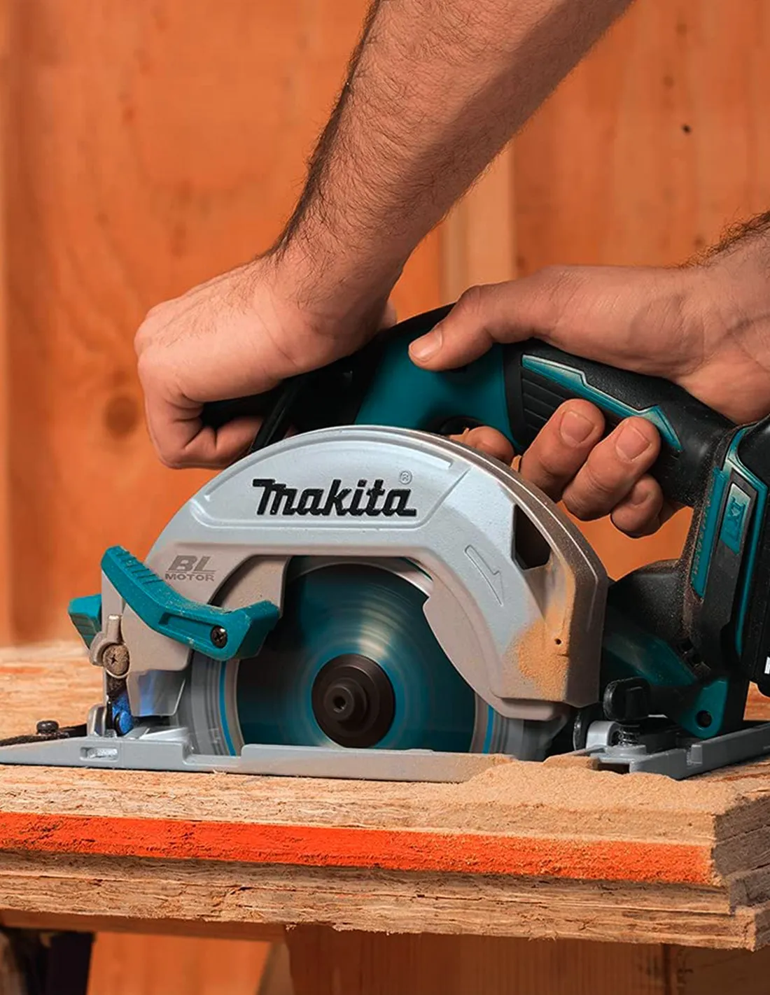 Scie Circulaire MAKITA DHS680Z (Machine seule)